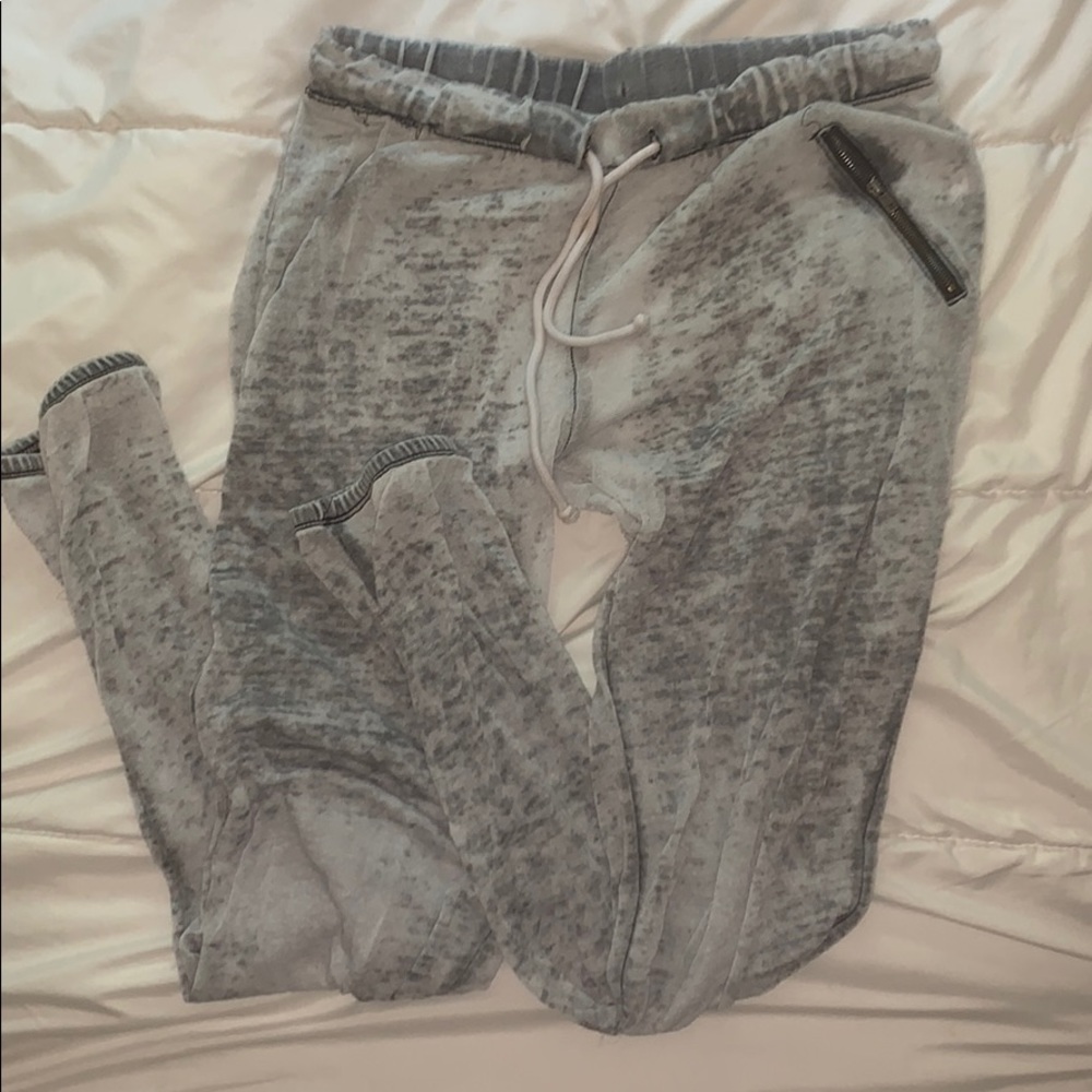 gray sweatpants